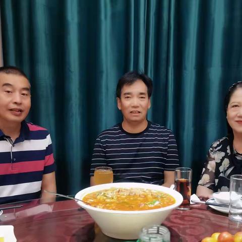 辽河油田的舞蹈大咖来到了克拉玛依，我们欢聚一堂，讲述着昨天的故事，舞动着今天的青春，期待着明天的再聚。