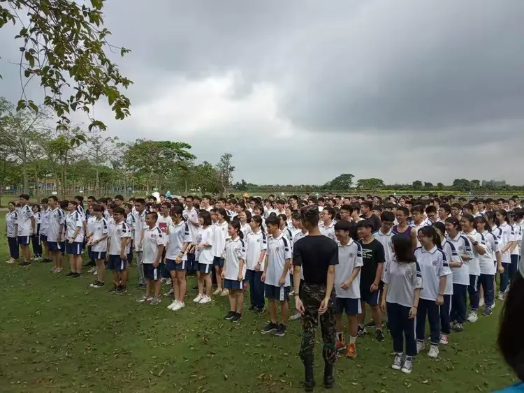《绽放青春,梦想起航》广州市南沙大岗中学高二级拓展素质教育励志