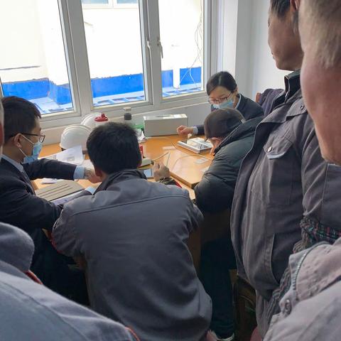 国权路支行温馨送服务 情暖农民工