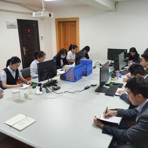 防风险、保安全、护稳定，全力以赴精准施策