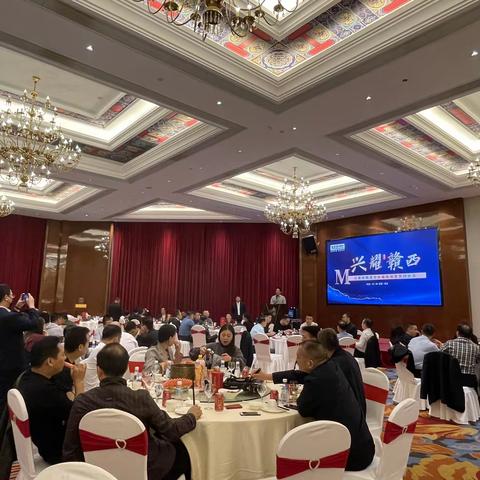 商会会长袁竹生出席红星美凯龙萍乡商场续签签约大会