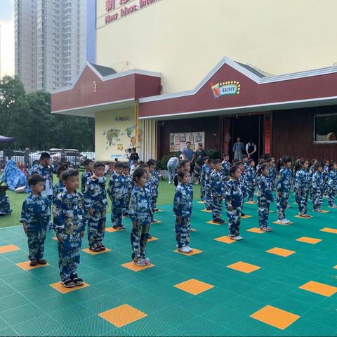 易道教育定鼎门街校区国防教育军警课一向建党100周年献礼