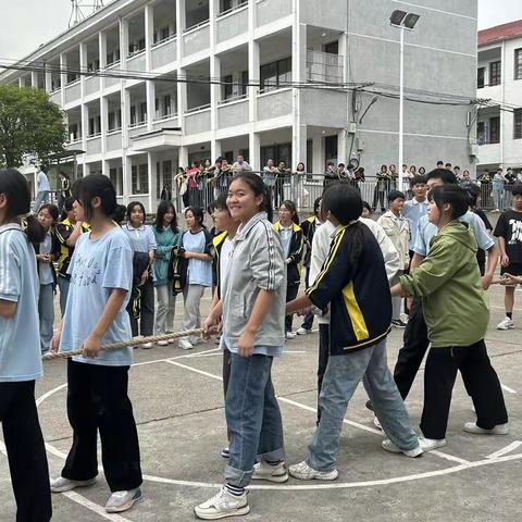 “绳”采飞扬，释放压力，决战中考——月田镇中心学校九年级拔河比赛活动