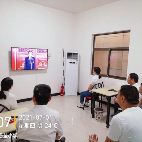 百年恰是风华正茂                                         不忘初心跟党走