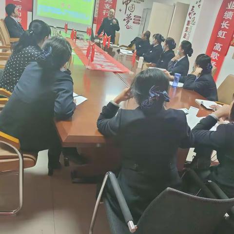 晋中分行分渠道与运营部周涛经理莅临文苑街支行进行服务工作指导