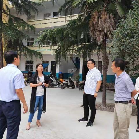 【众志成城为创建，金风化雨志必得】――伊川县教师进修学校创建工作特写（一）