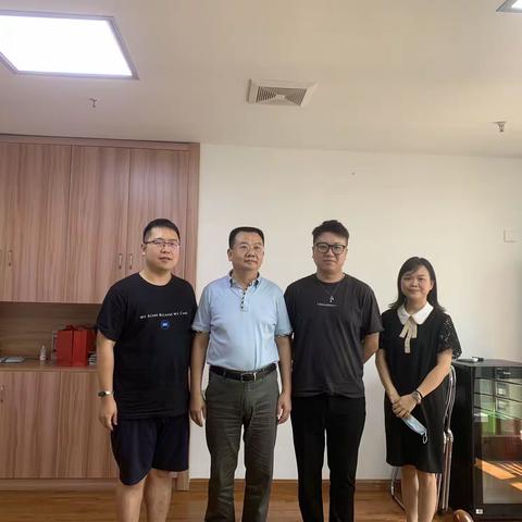 区委常委、统战部部长郑炳锋会见企业客商