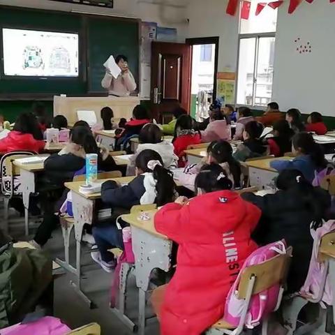 广场小学“精彩纷呈”的美术社团