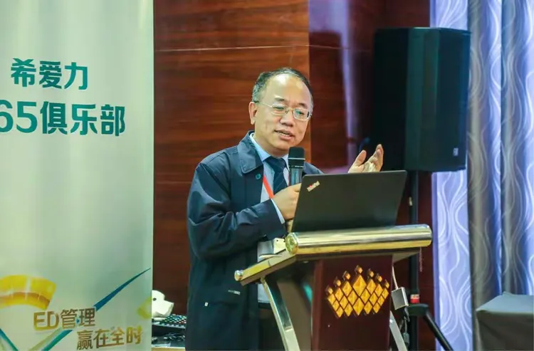 武汉大学中南医院苏新军教授,北京协和医院李宏军教授做专题讲座周