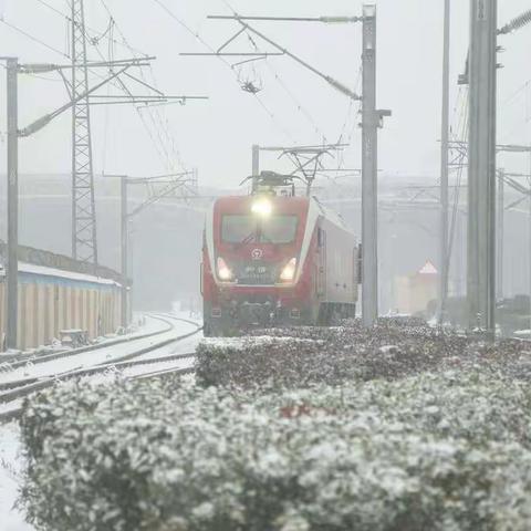 ‘’以雪为令，扫雪除冰‘’ 我们在行动