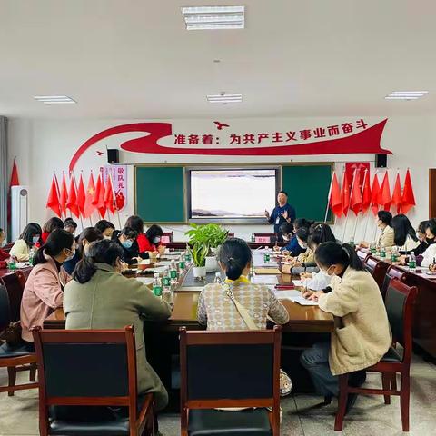 梓溪学校2022级8班学习传达年级家委会会议精神