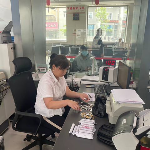 工行带岭支行服务无小事 硬币兑换暖人心