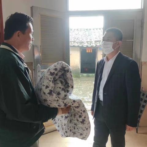 御寒保暖促和谐，民政帮扶进万家-定安县民政局全力做好困难群众御寒工作