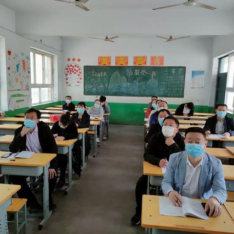 【云端“推门”听课，助力线上教学】——曲周四中开展校级干部听课活动