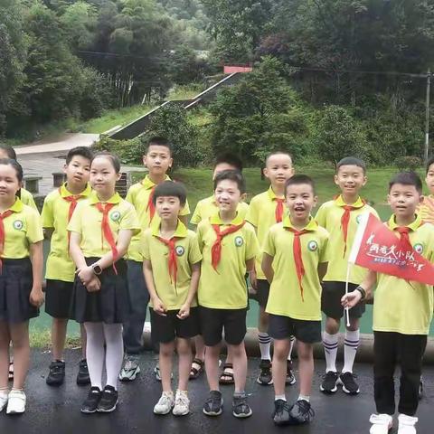 追忆红色足迹，传承红色精神——走进徐英烈士纪念馆                            实小三12班   亮剑中队