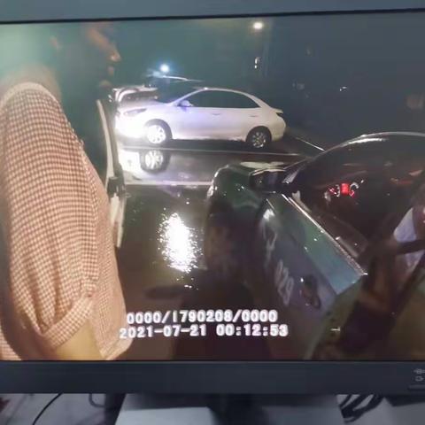 矿市镇派出所民警凌晨冒雨20余分钟帮助群众找回丢失手机