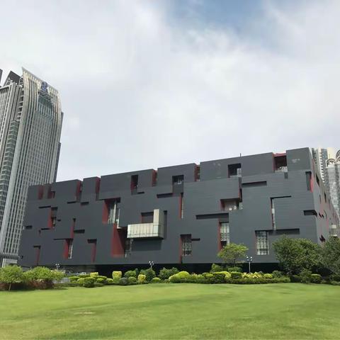 参观广东省博物馆