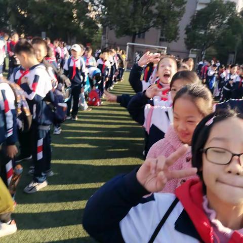 2021年翠绿小学五年级一班秋游美篇。