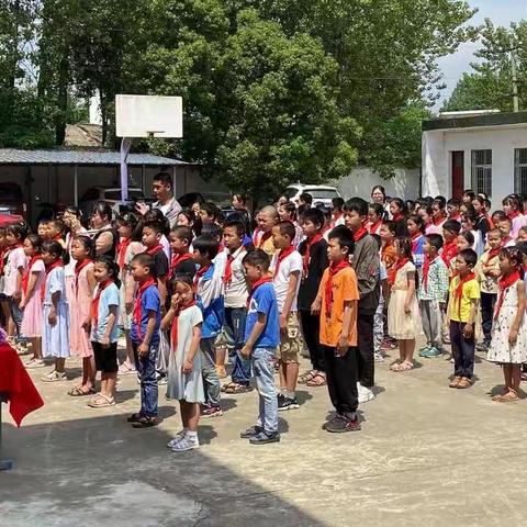 爱心慰问送温暖，浓浓关怀沁人心——罗山县妇联赴周党镇中山小学慰问贫困学生