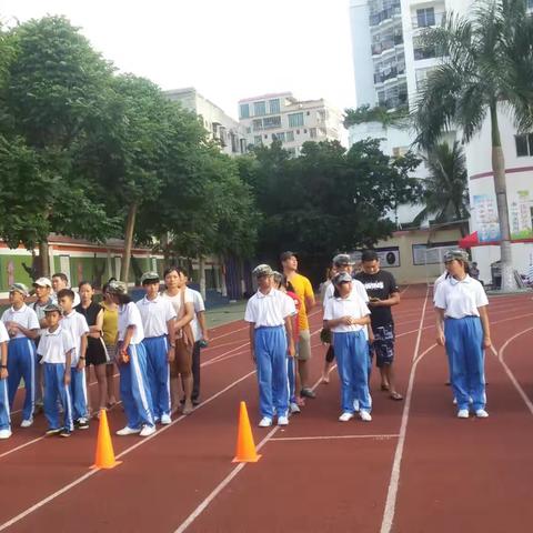 同心协力，共建文明一记海口市第十四中学与秀海社区家长学校活动和未成年人文体活动。