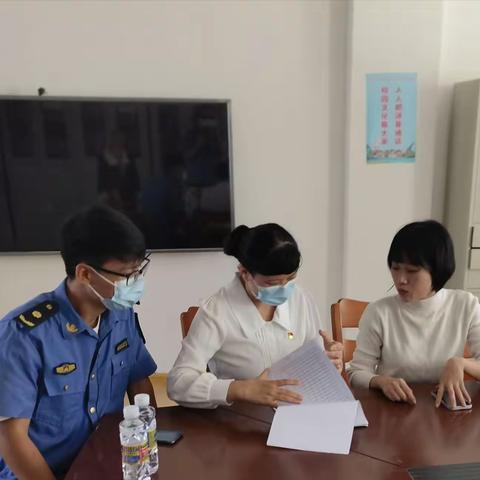 天安乡纪委联合乡综合执法中队执纪守护校园“舌尖上的安全”