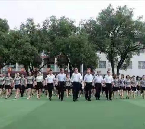 金秋九月颂师恩