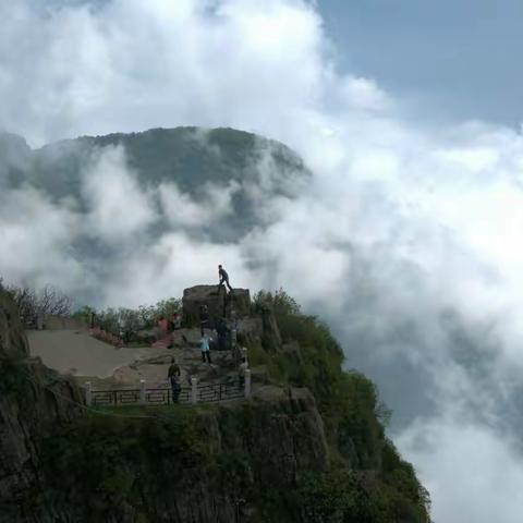 《太康诗选》之登庐山