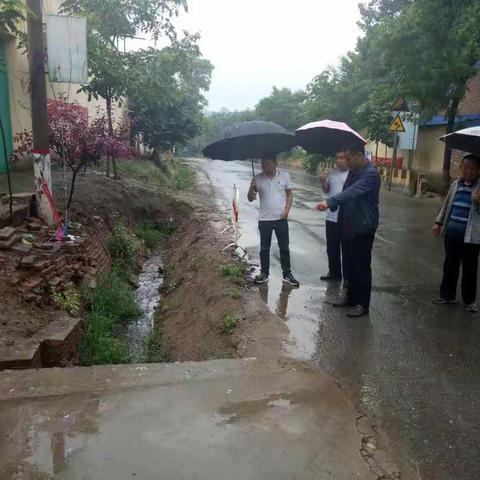 【太平镇扶贫办】心系贫困户，雨天大走访