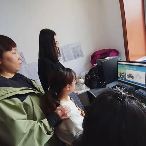 安埠小区社区“两会精神的学习思考”专题讲座活动