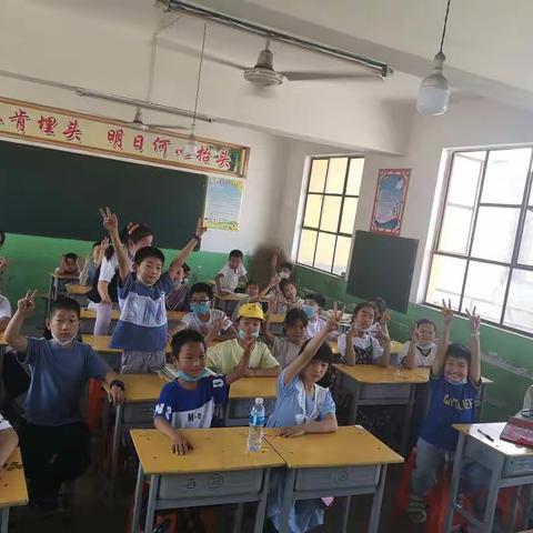 “童”聚一堂，你我同行——石官小学三（2）班六一联欢会