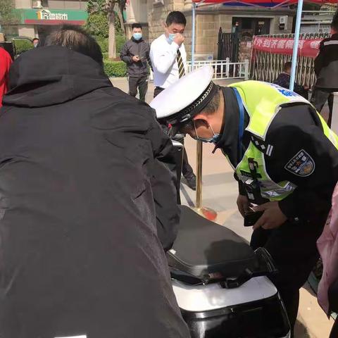 【历城新文明实践】唐冶街道恒大名都社区开展电动车“免费上牌进社区 贴心服务暖人心 ”活动