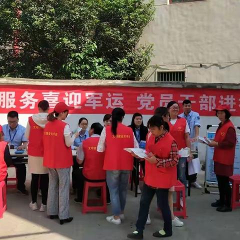 支部双联过主题党日+ 供水服务进社区——阳逻供水公司一支部开展“双进双服务”活动