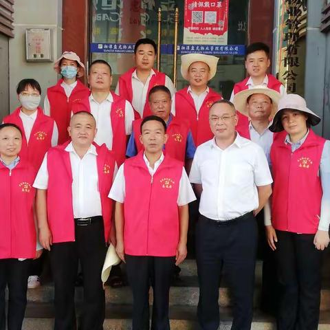 创建文明城市   盘龙物业在行动