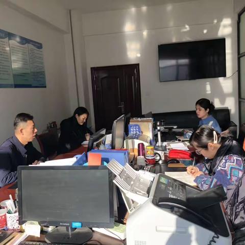 区社区福利服务中心召开周工作例会