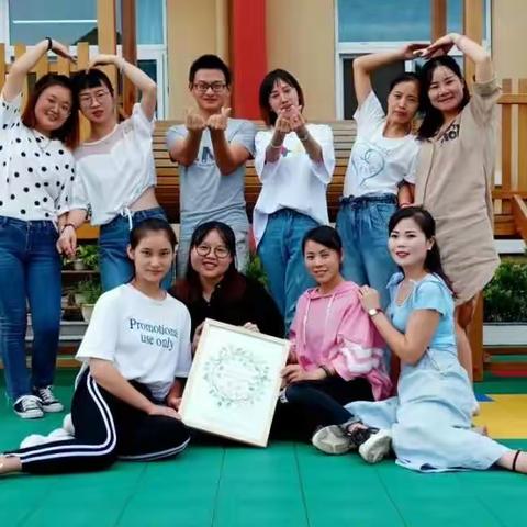 大同中心幼儿园——溪口分园中班教师节“画出心目中的老师”主题活动