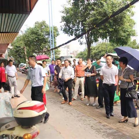 “市级路长”廖志刚在宋城路督查文明创建工作