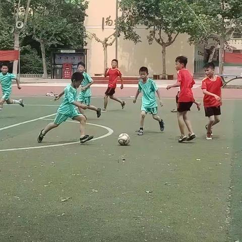 李寨中心小学足球队和王沟中心小学足球队校际联谊赛