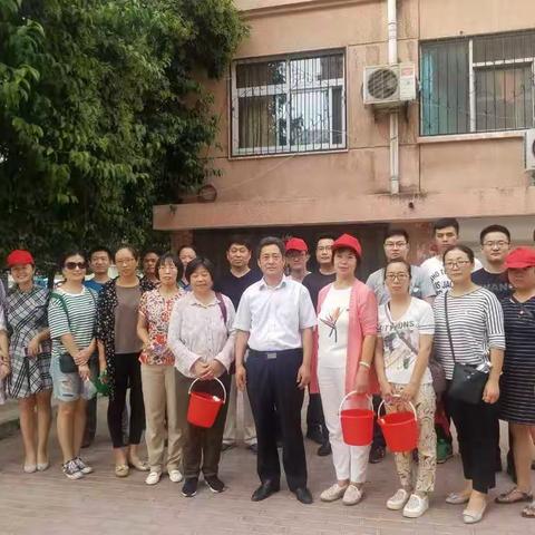 【清洁家园，迎接全国文明城市复审】区财政局机关党支部开展"清理小广告和牛皮癣"专项行动