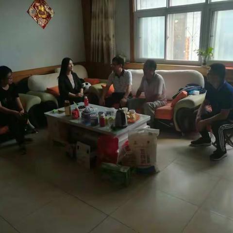 区财政局机关党支部到“双报到双服务”活动的共建社区开展庆“七一”走访慰问老党员活动