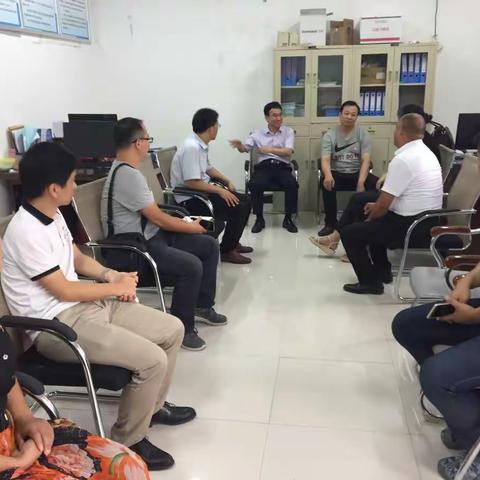 华龙区财政局机关党支部积极开展“双报到   双服务”活动，按时到联合社区，长庆办金桥社区和庆苑社区报到