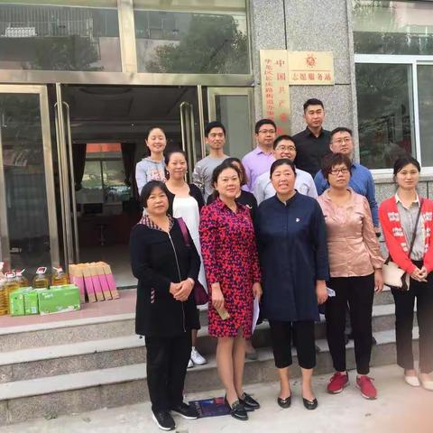 华龙区财政局机关党支部到“双报到双服务”活动的共建社区开展“中秋节 国庆节”走访慰问活动