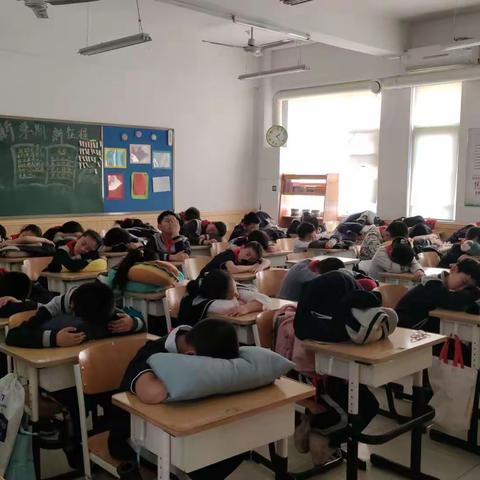 一觉安眠，一曲振奋；午间一支歌，下午好状态