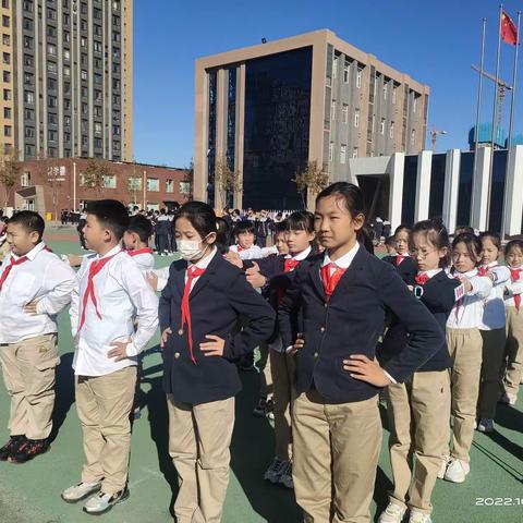 观队形队列，赏少年英姿