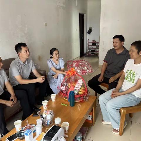 夏日炎炎 爱意拳拳——记阳光七小爱心小组2023年爱心慰问活动