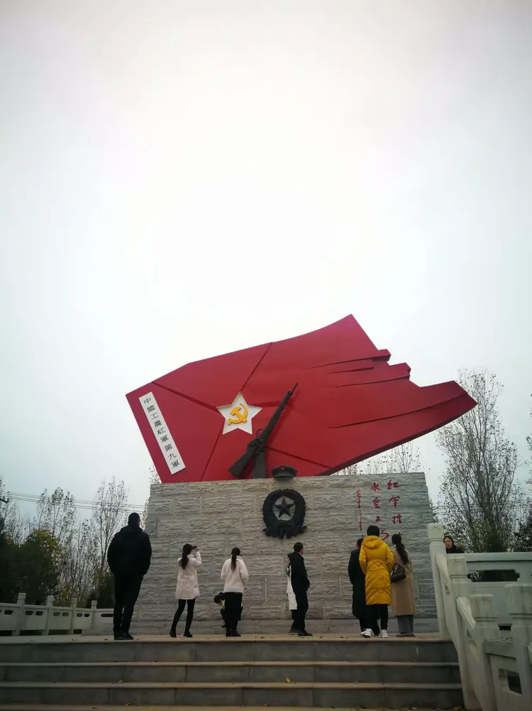 参观红九军诞生地 学习革命先烈精神