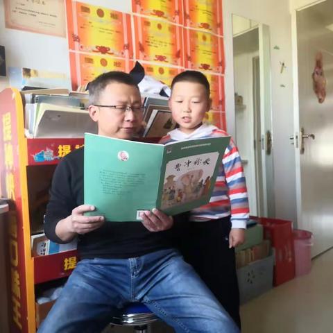 二二班 “亲子诵读 书香家庭 ”