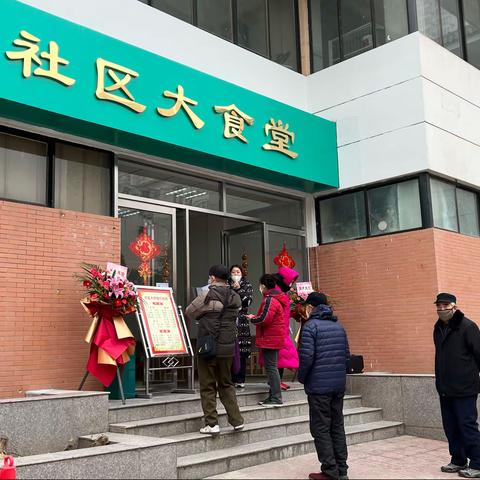 老年人家门口的“暖心饭”