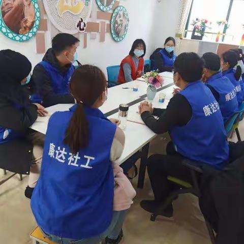 康达社工在南阳新村党群服务中心与梓闻社工交流学习