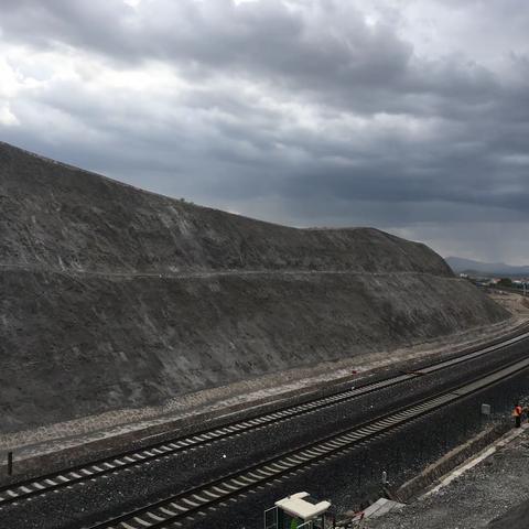 热烈庆祝集通四分部-林东至衙门庙区间双线全部贯通，至此管段内全部运营通车！