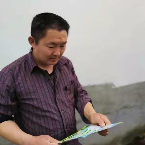 村支书下组宣传农村乱占耕地建房八不准及坚决制止耕地“非农化”六严禁（2021年4月23日）